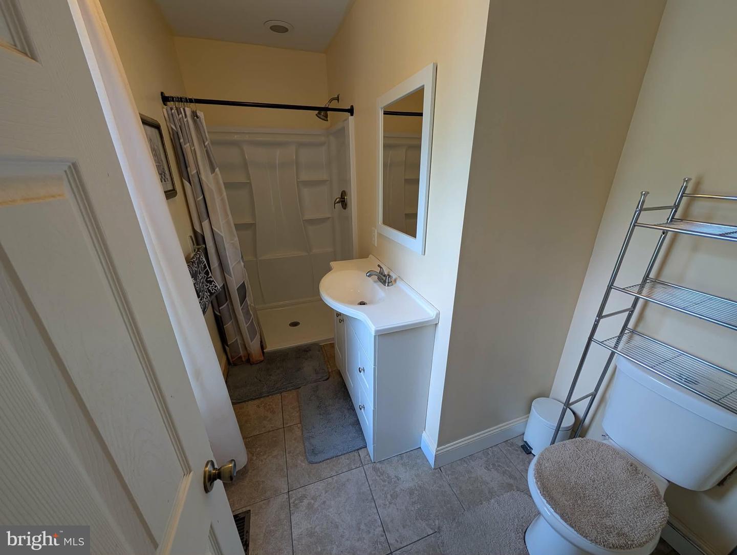 33 Centre Ave Property Photo 10