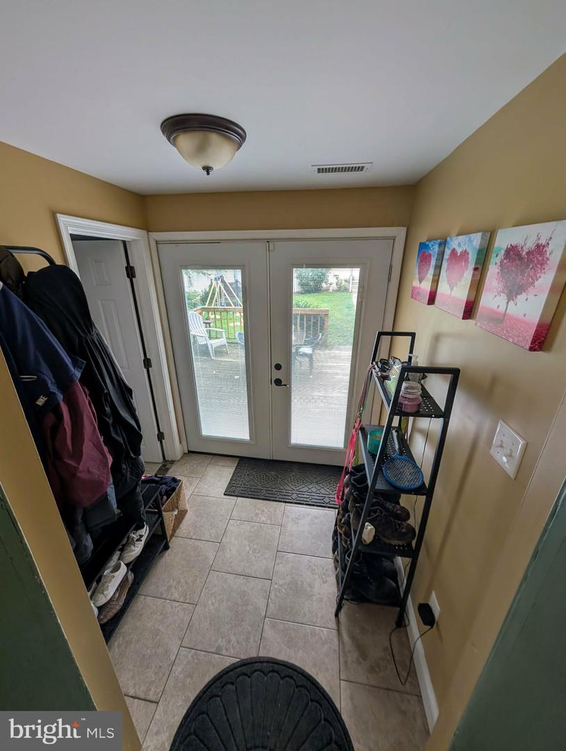 33 Centre Ave Property Photo 11