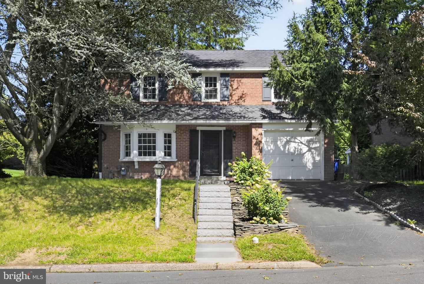 216 Huron Ave Property Photo 1