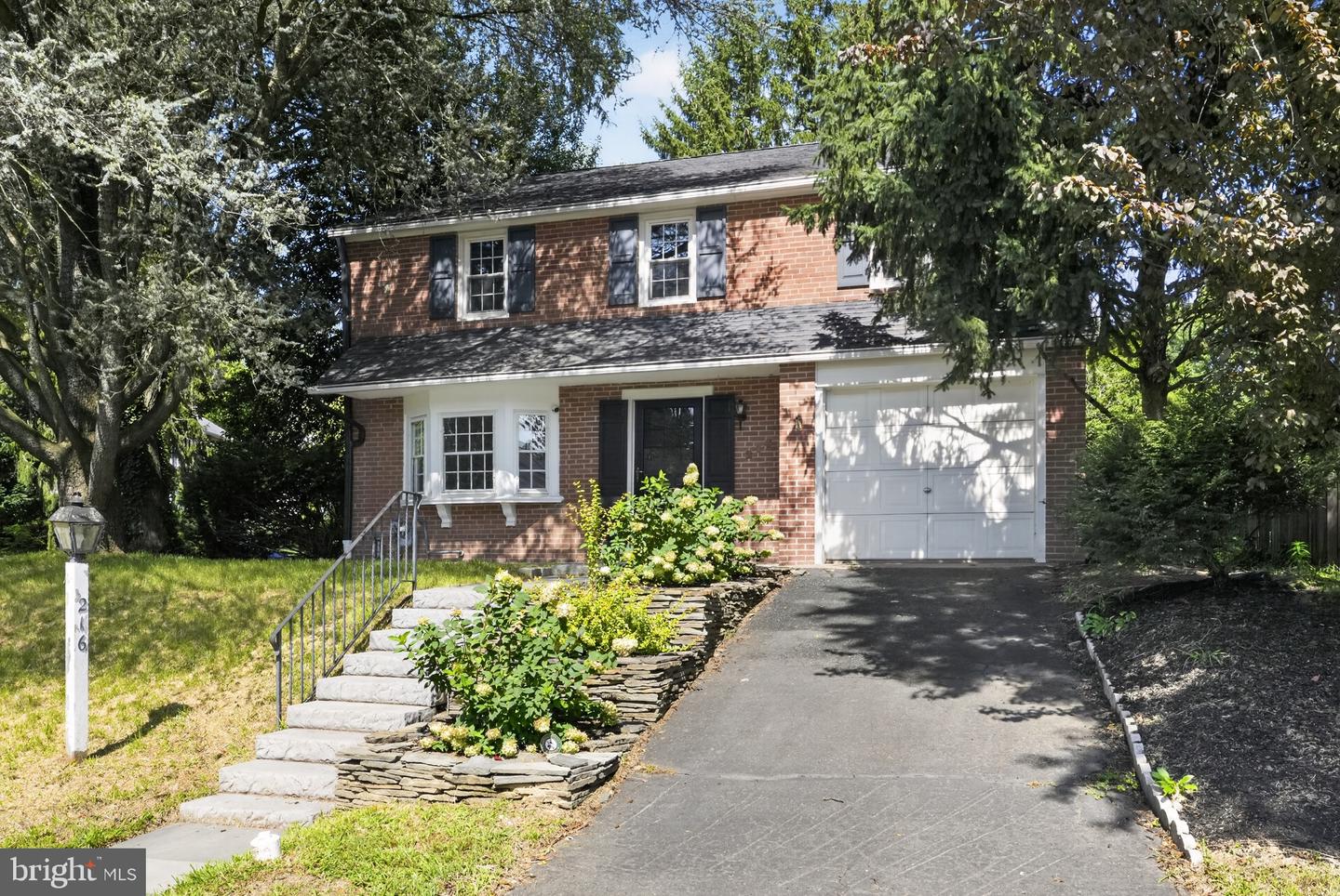 216 Huron Ave Property Photo 2