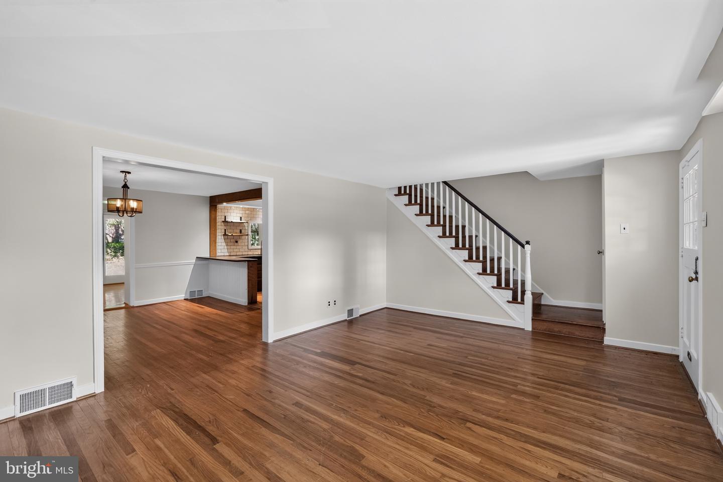 216 Huron Ave Property Photo 4