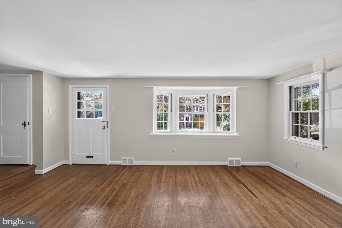 216 Huron Ave Property Photo 5