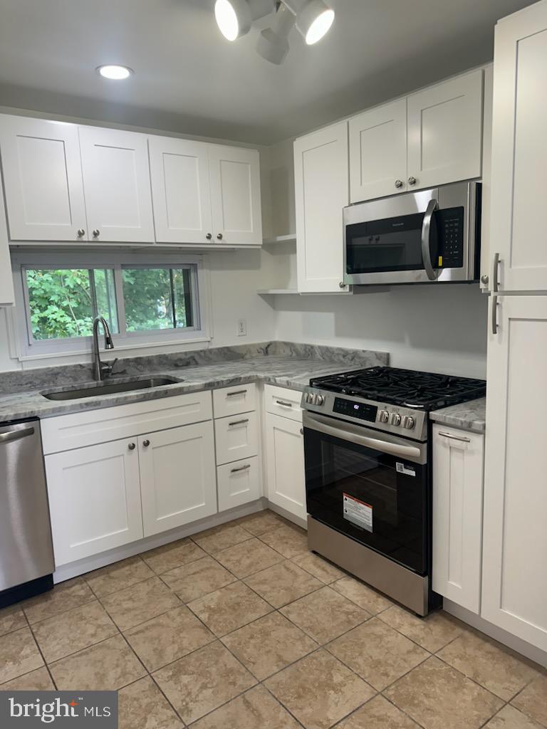 319 Runnymede Ave Property Photo 1