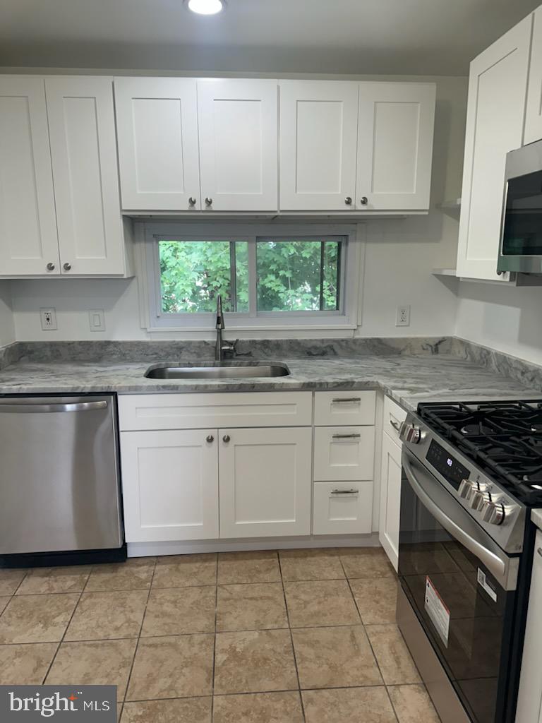 319 Runnymede Ave Property Photo 4