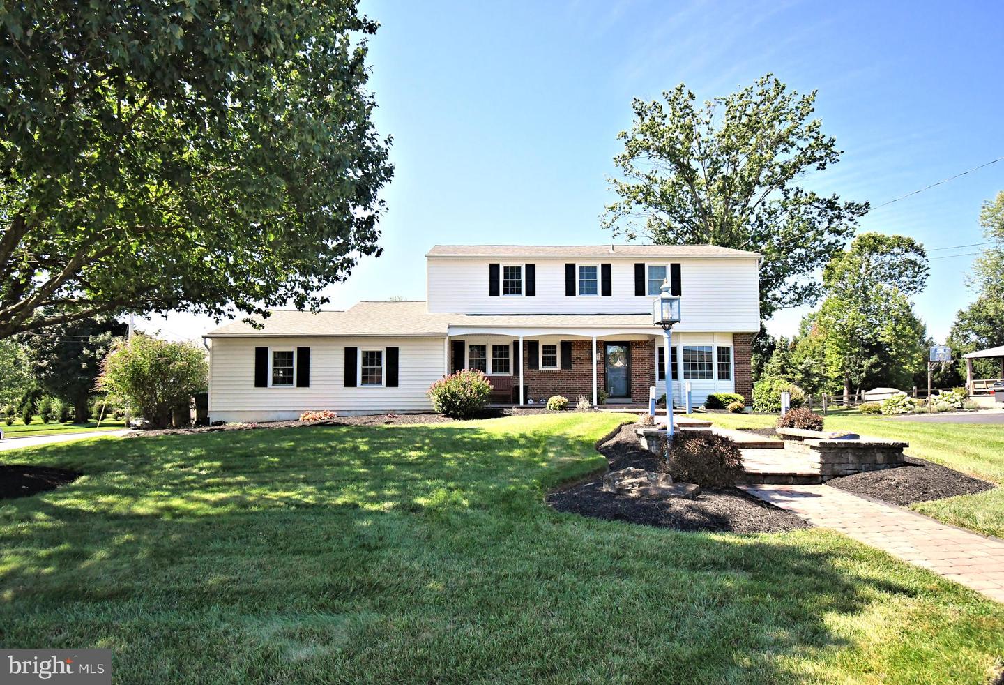 735 Bell Ln Property Photo 1