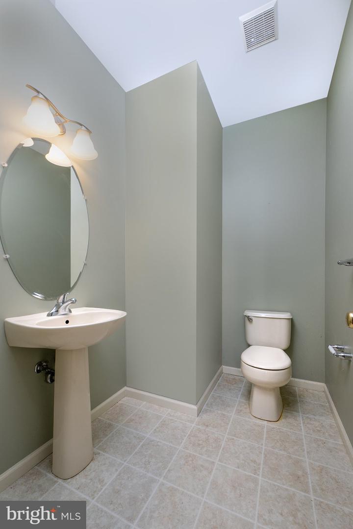 98 Stone Hill Dr Property Photo 8