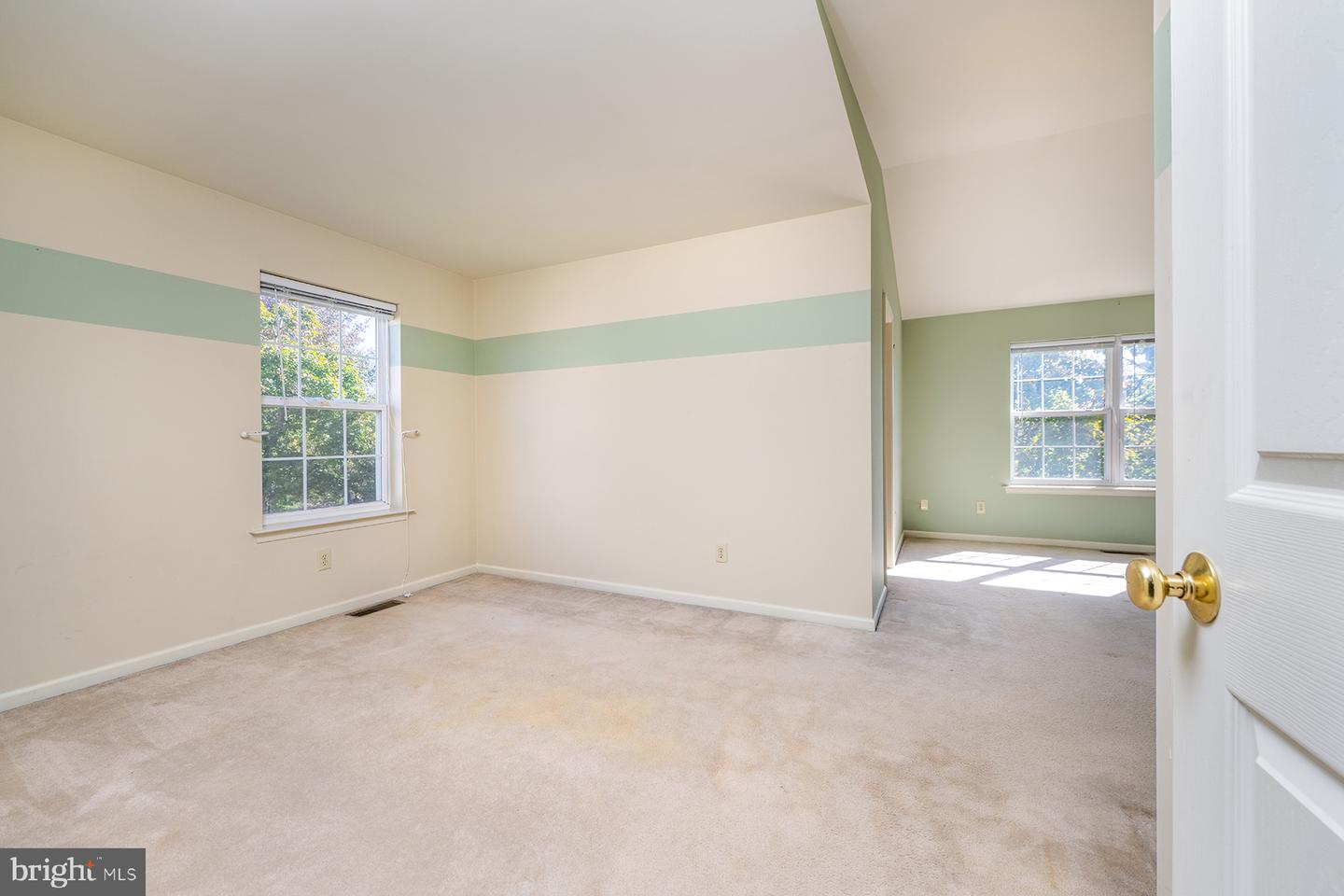 98 Stone Hill Dr Property Photo 10