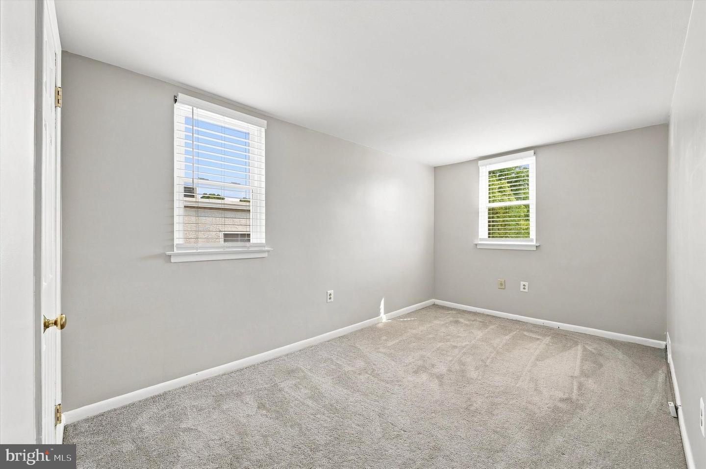 221 W 3rd Ave Property Photo 18