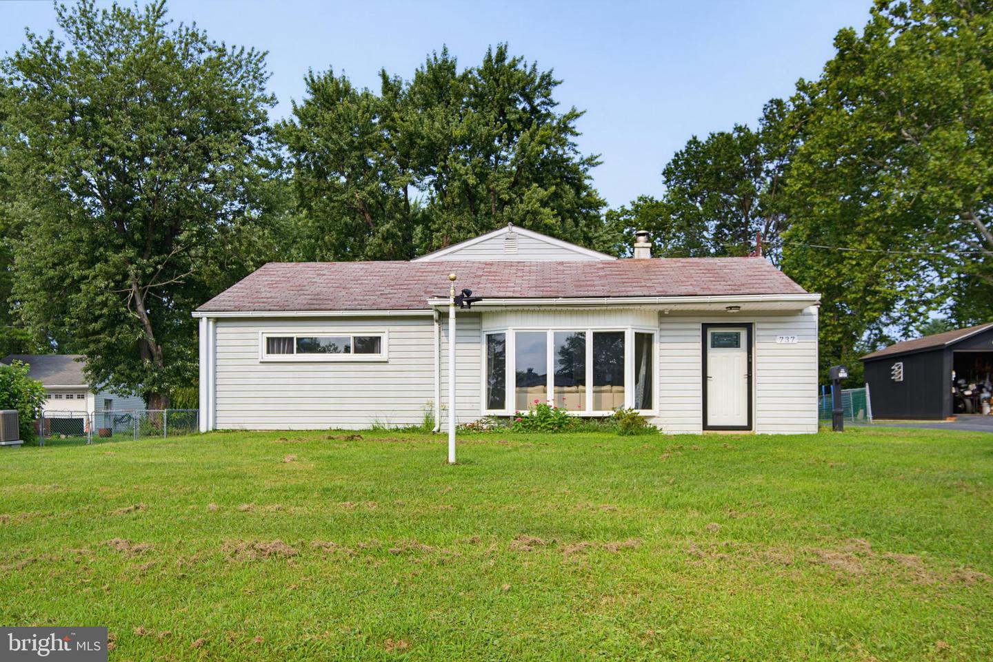 737 Woodbrook Ln Property Photo 1