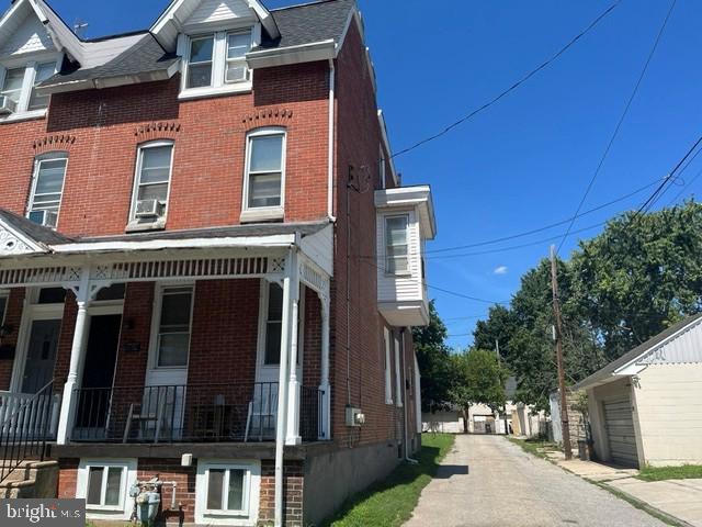911 W LAFAYETTE ST Property Photo 1