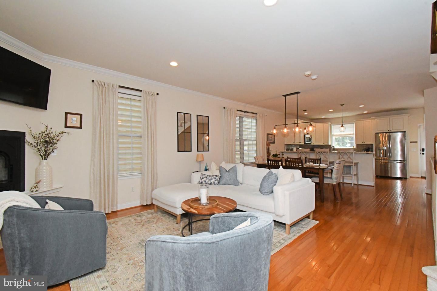 313 W 3rd Ave # Property Photo 3