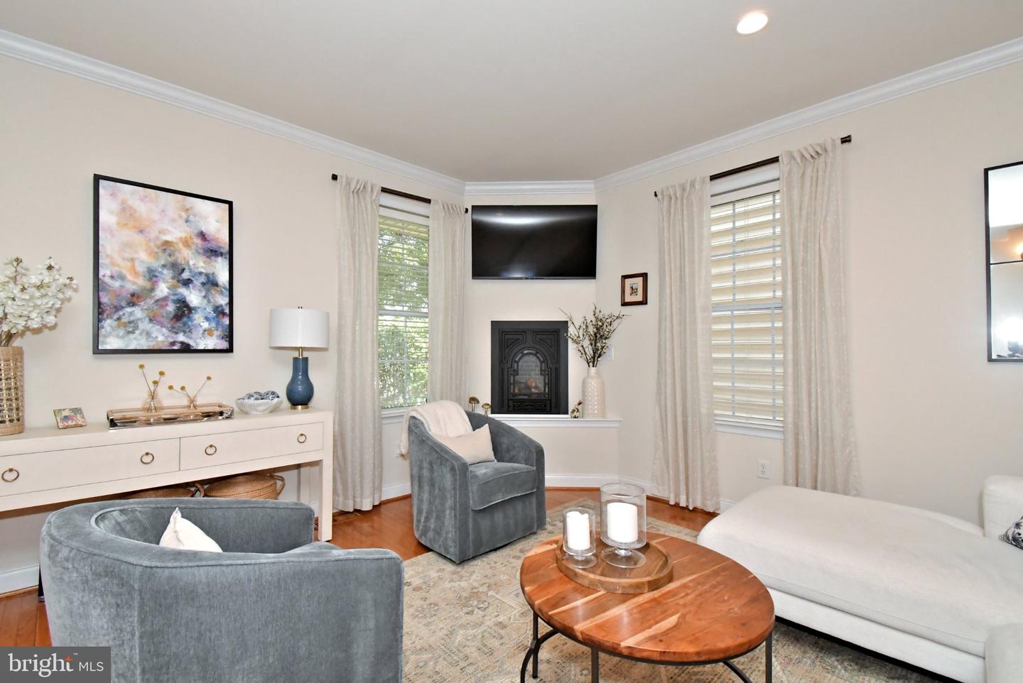 313 W 3rd Ave # Property Photo 5