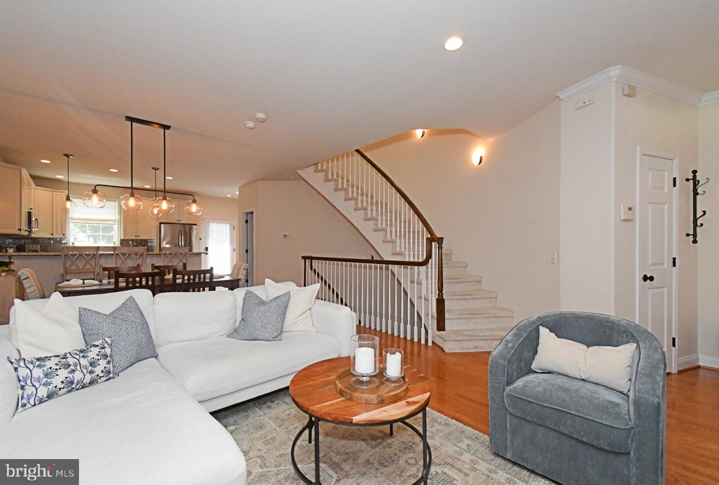 313 W 3rd Ave # Property Photo 7