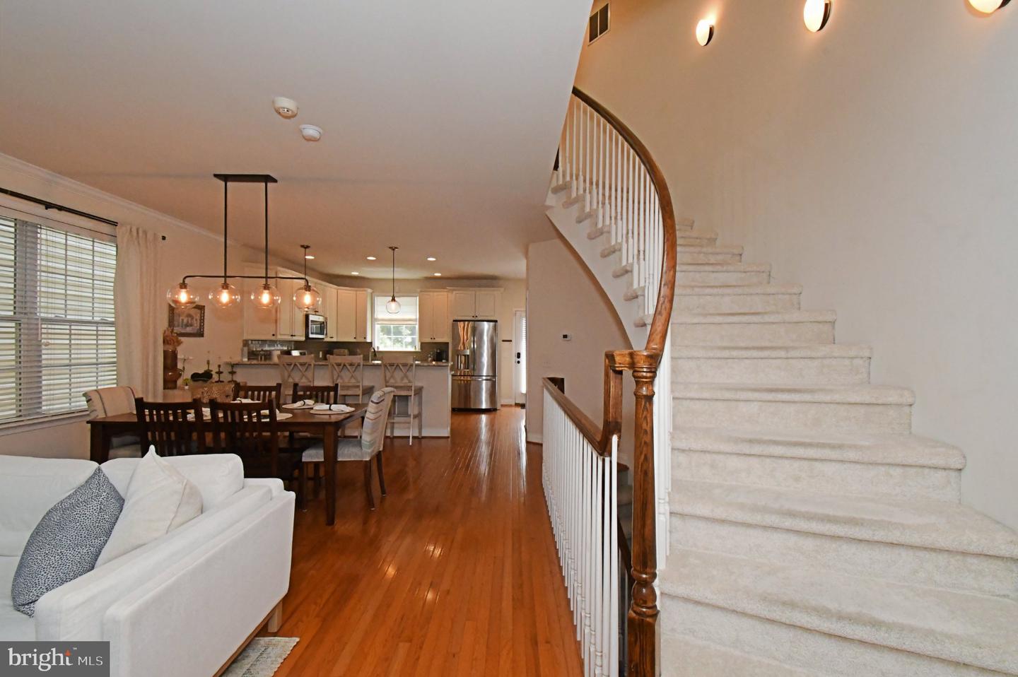 313 W 3rd Ave # Property Photo 8