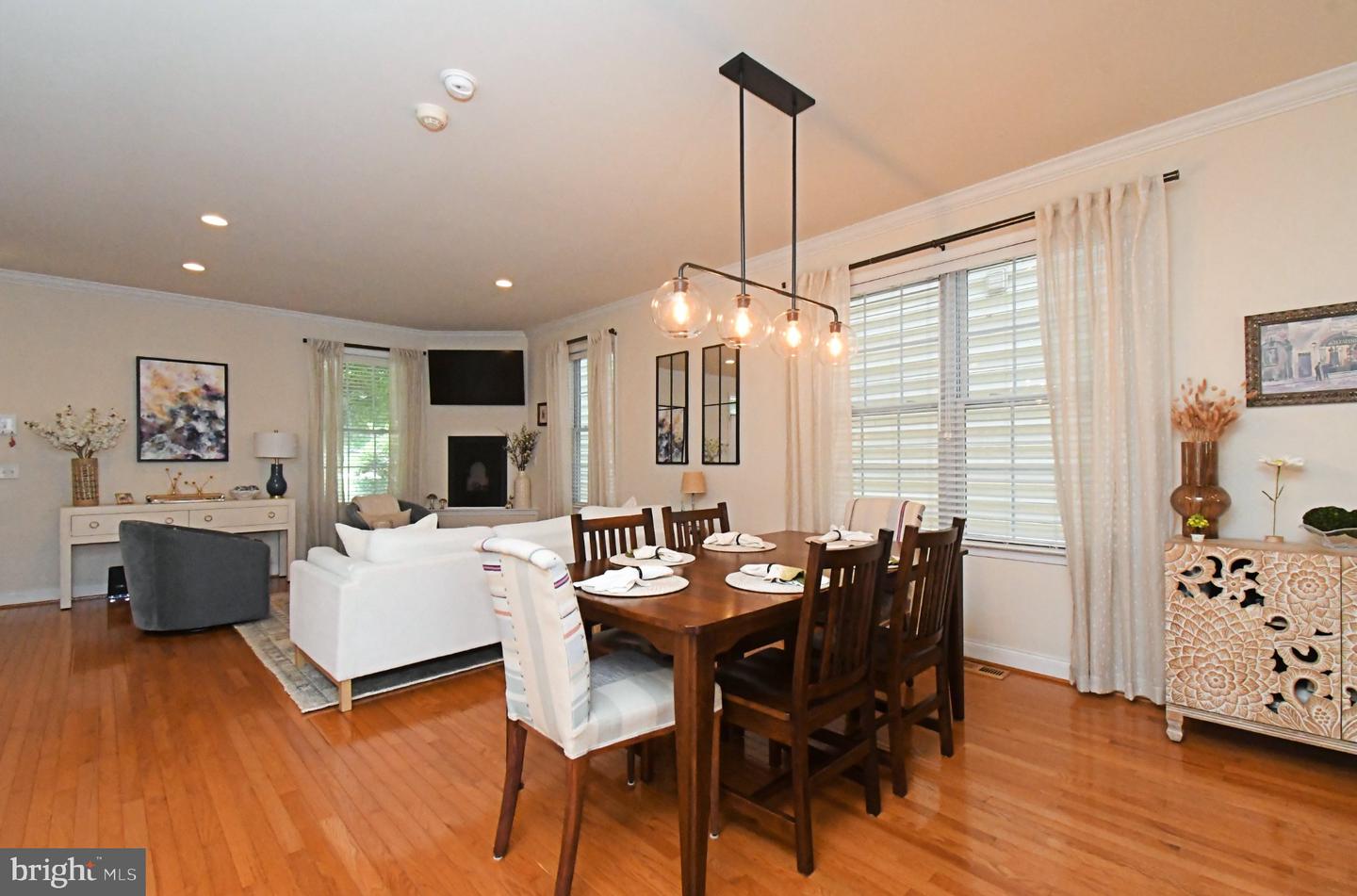 313 W 3rd Ave # Property Photo 12