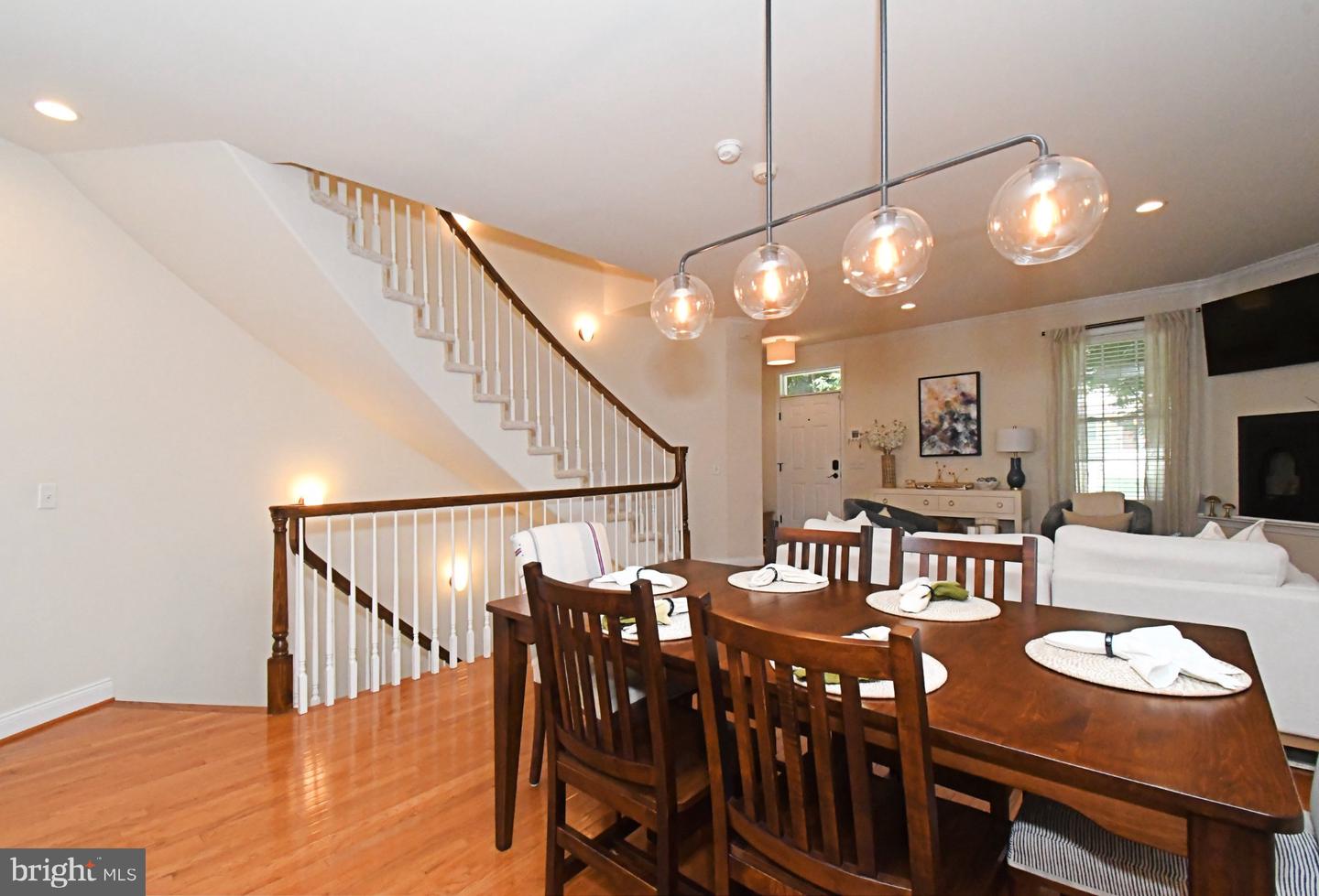 313 W 3rd Ave # Property Photo 13
