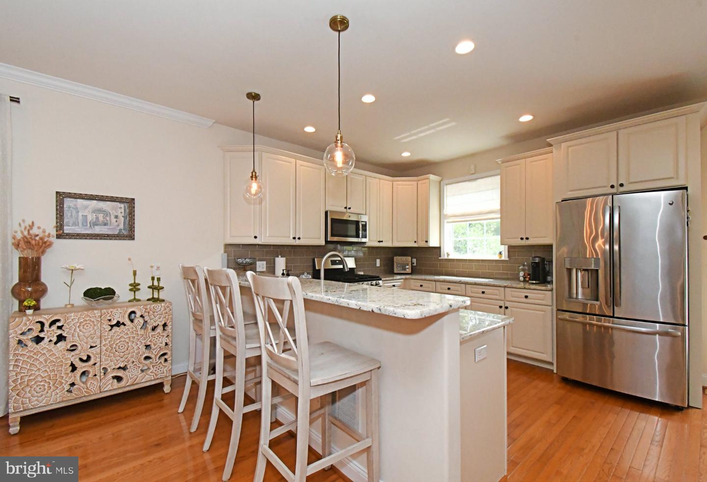 313 W 3rd Ave # Property Photo 15
