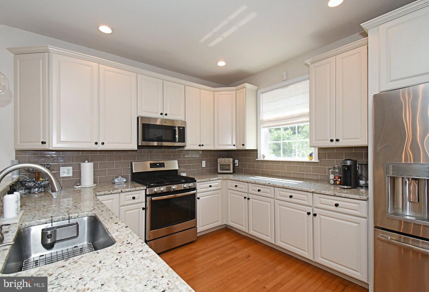 313 W 3rd Ave # Property Photo 16