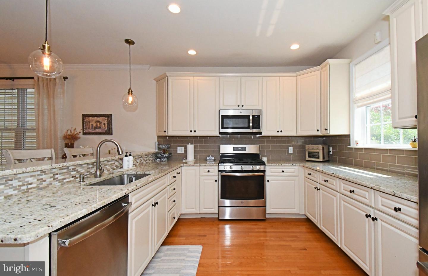 313 W 3rd Ave # Property Photo 17