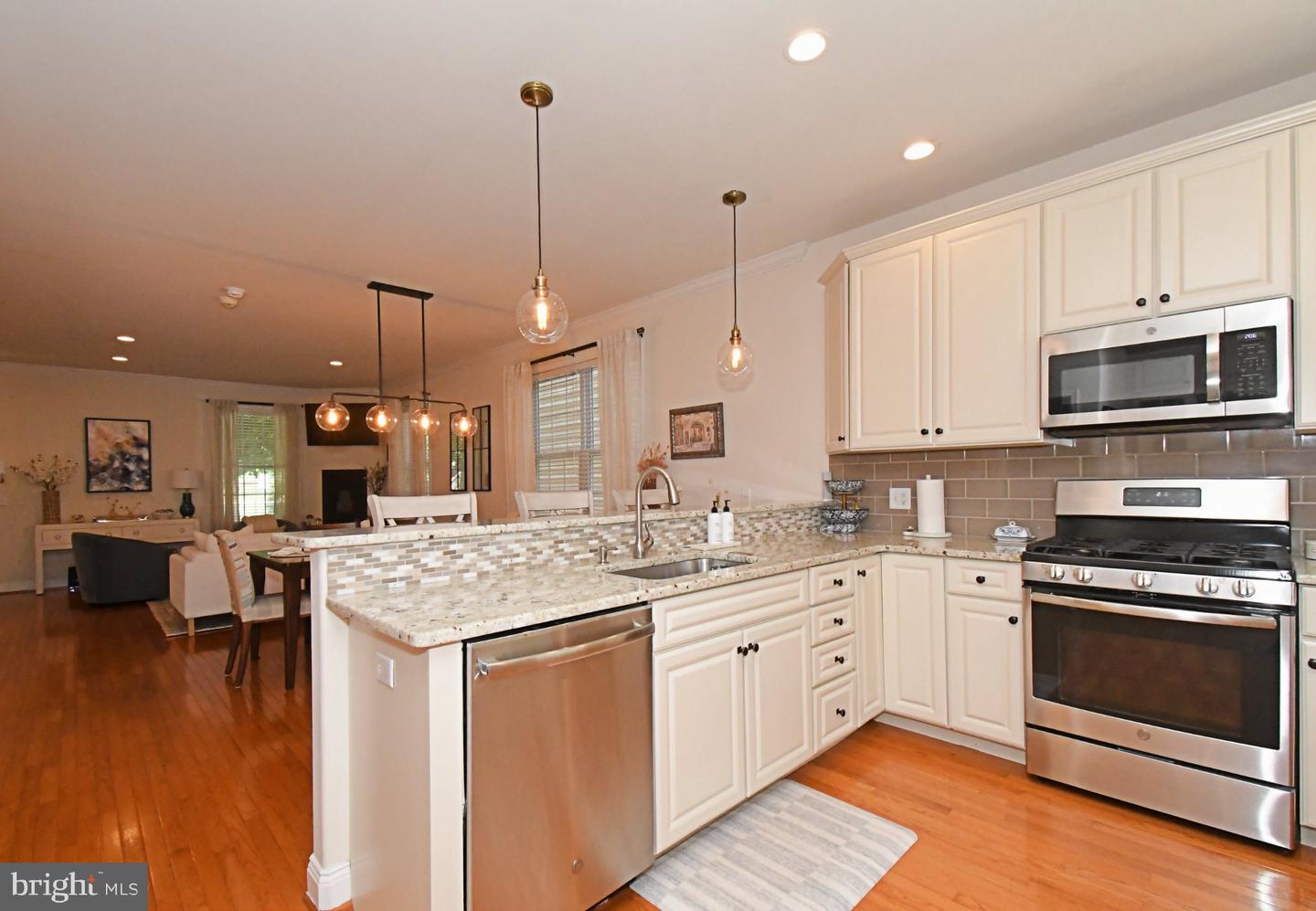 313 W 3rd Ave # Property Photo 18