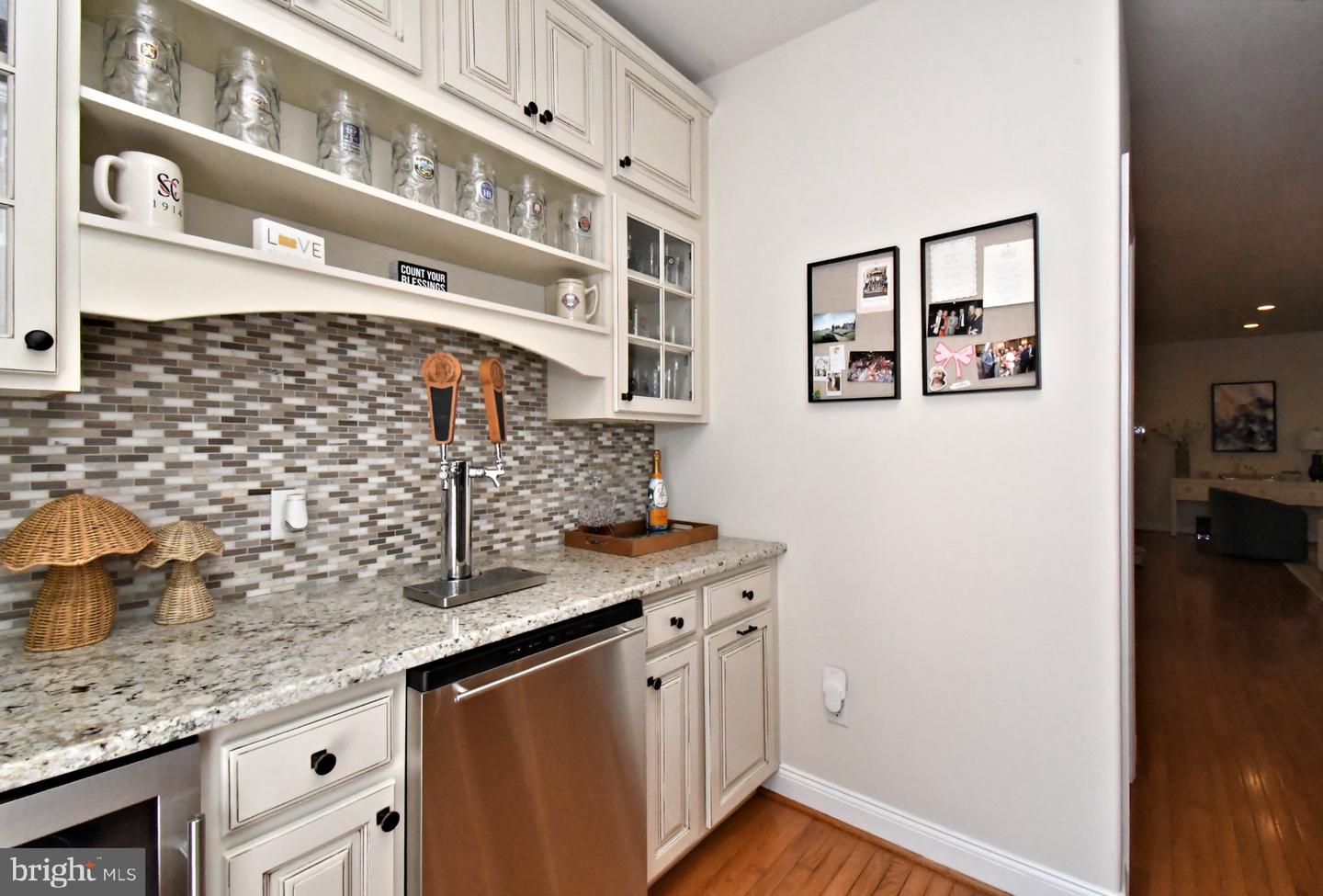 313 W 3rd Ave # Property Photo 23