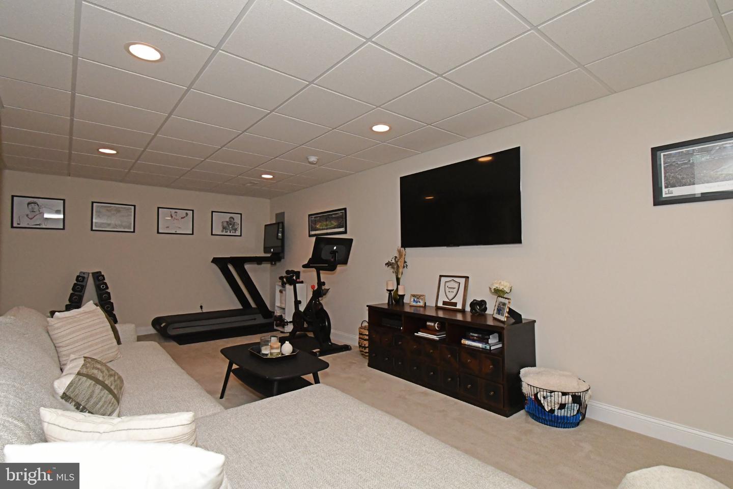 313 W 3rd Ave # Property Photo 52