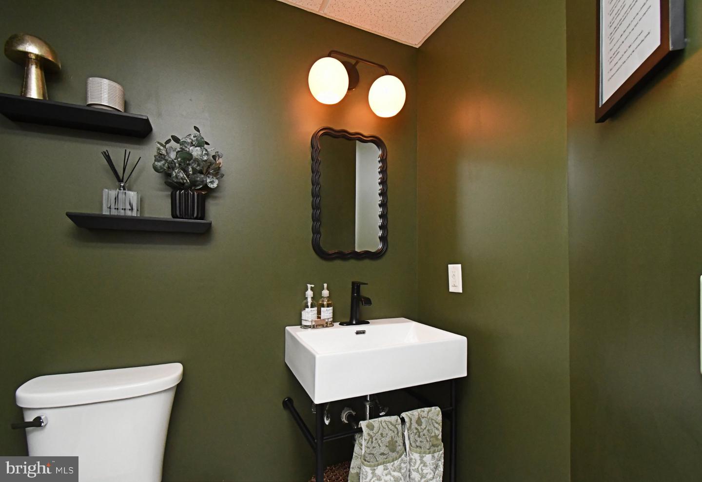 313 W 3rd Ave # Property Photo 59