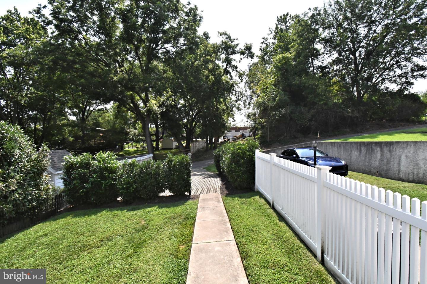 313 W 3rd Ave # Property Photo 63