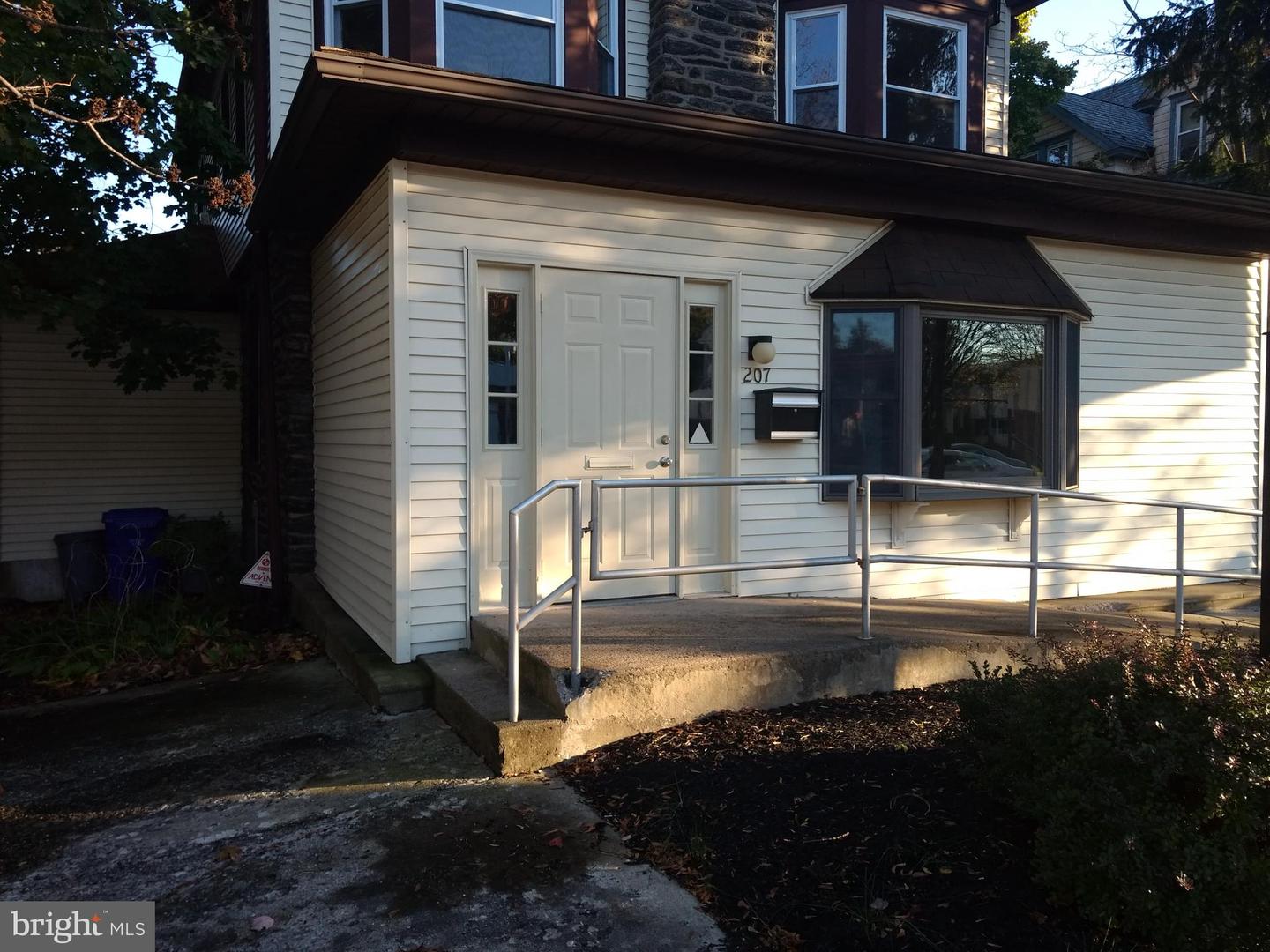 207 S Easton Rd Property Photo 1