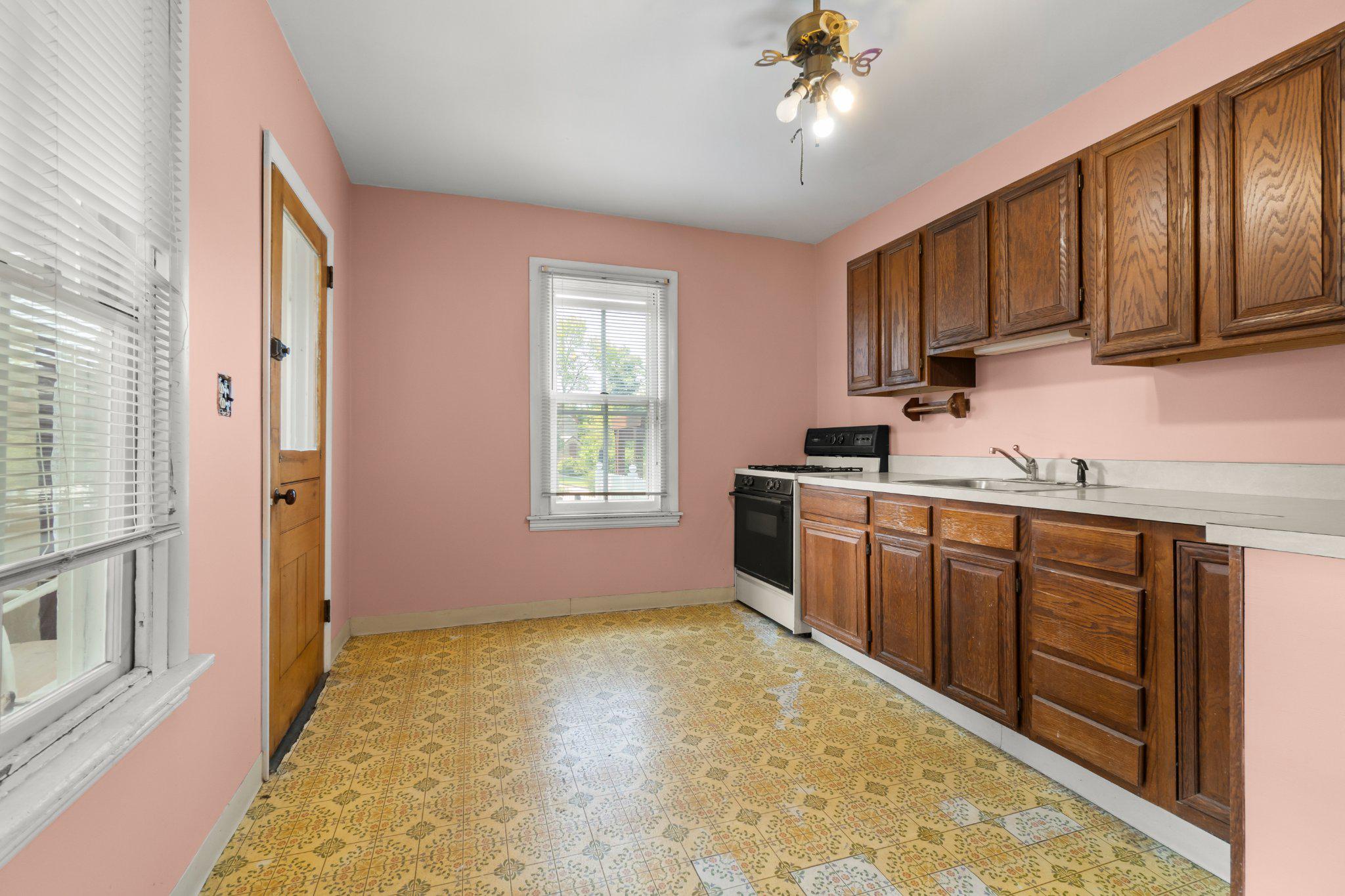 564 S Bethlehem Pike Property Photo 8