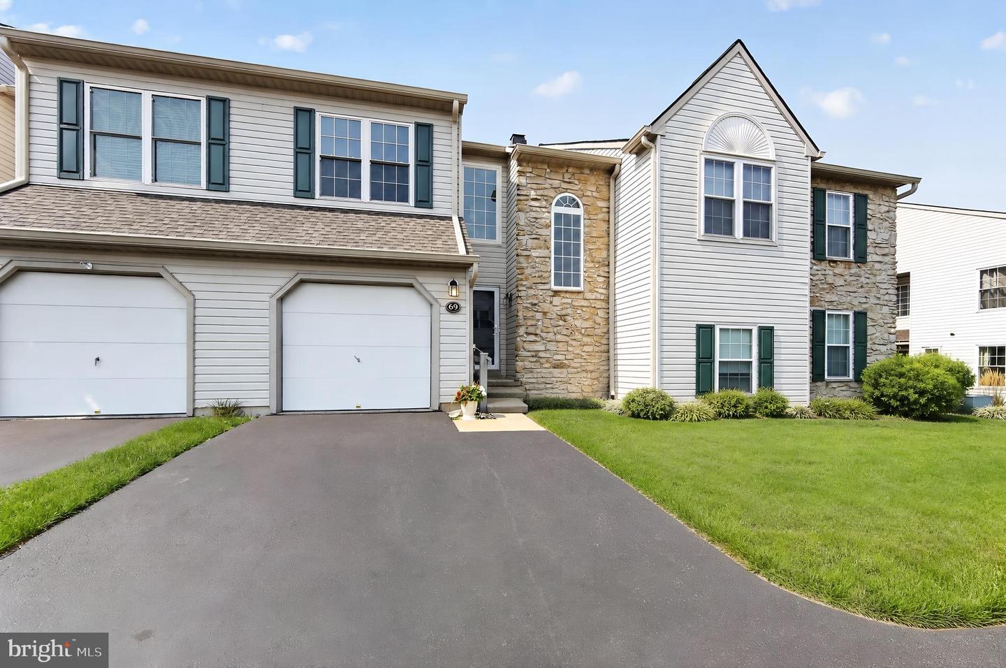 69 Bristol Ct Property Photo 2