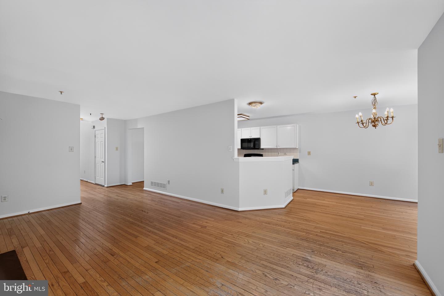 69 Bristol Ct Property Photo 9