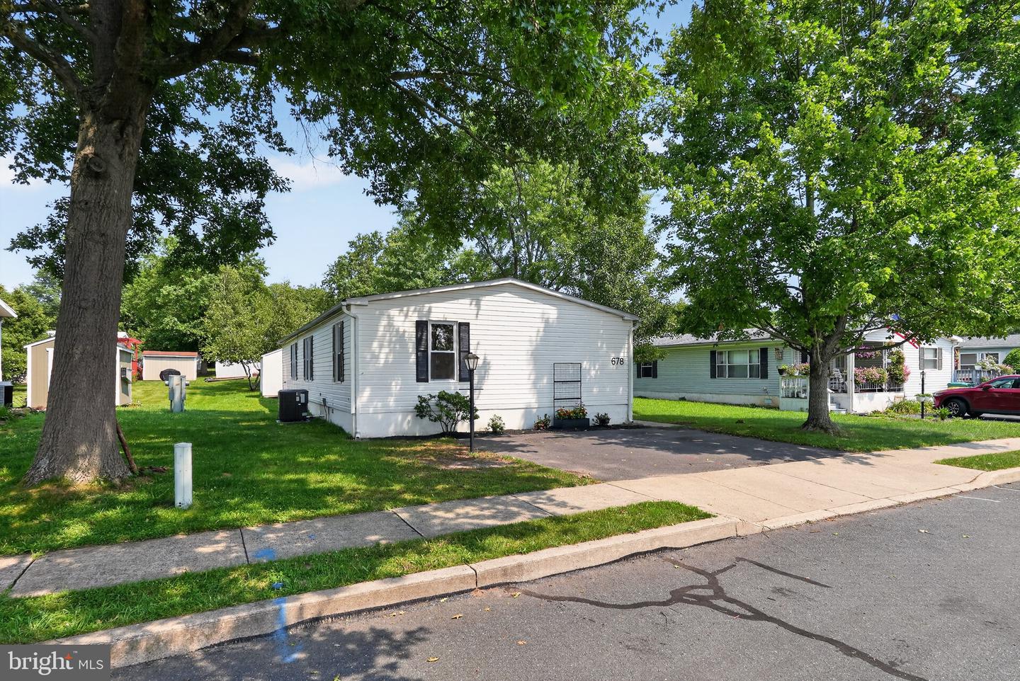 678 Walnut Ct Property Photo 2