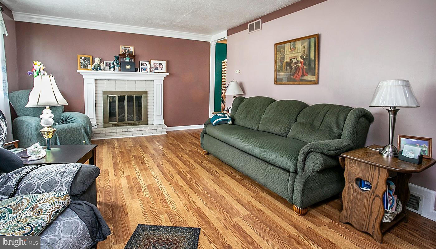 24 S Park Ave Property Photo 6