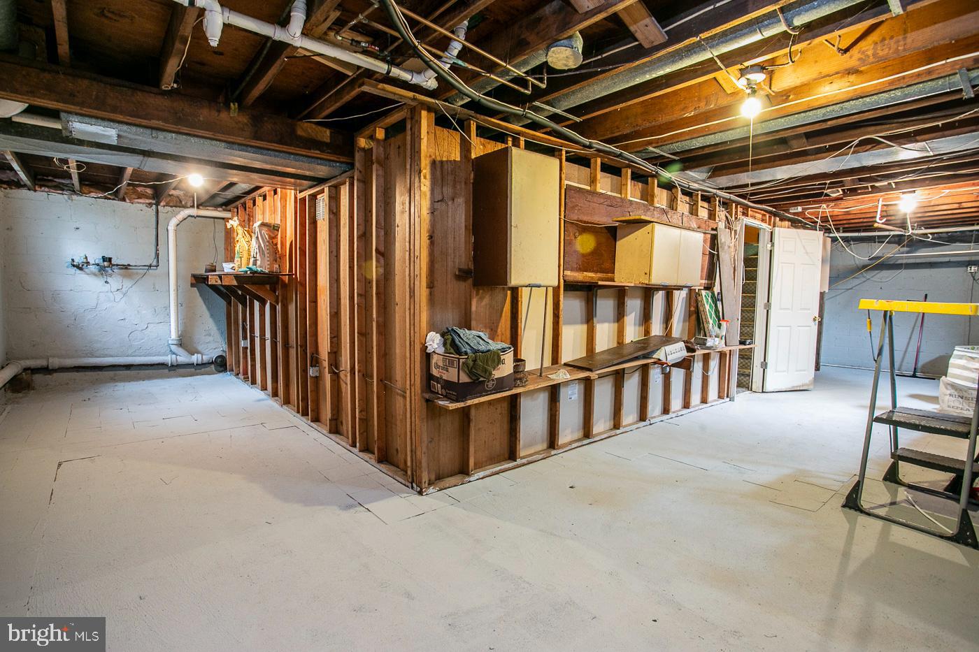 24 S Park Ave Property Photo 18