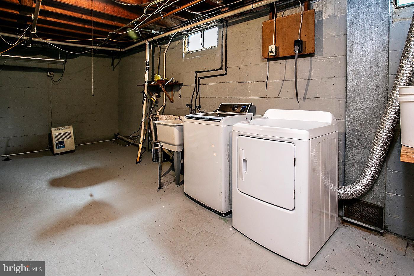 24 S Park Ave Property Photo 19