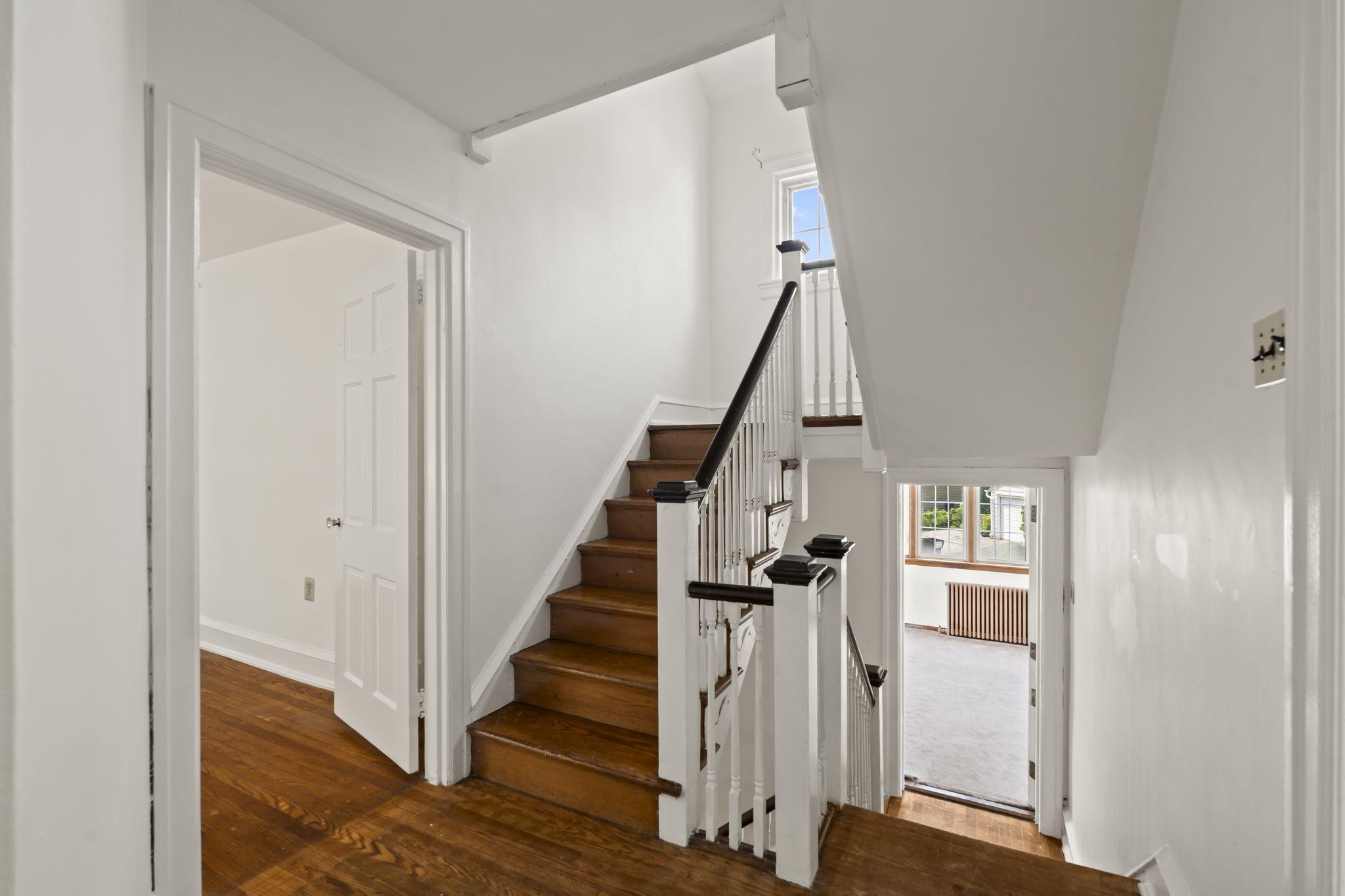 1401 Surrey Ln Property Photo 25