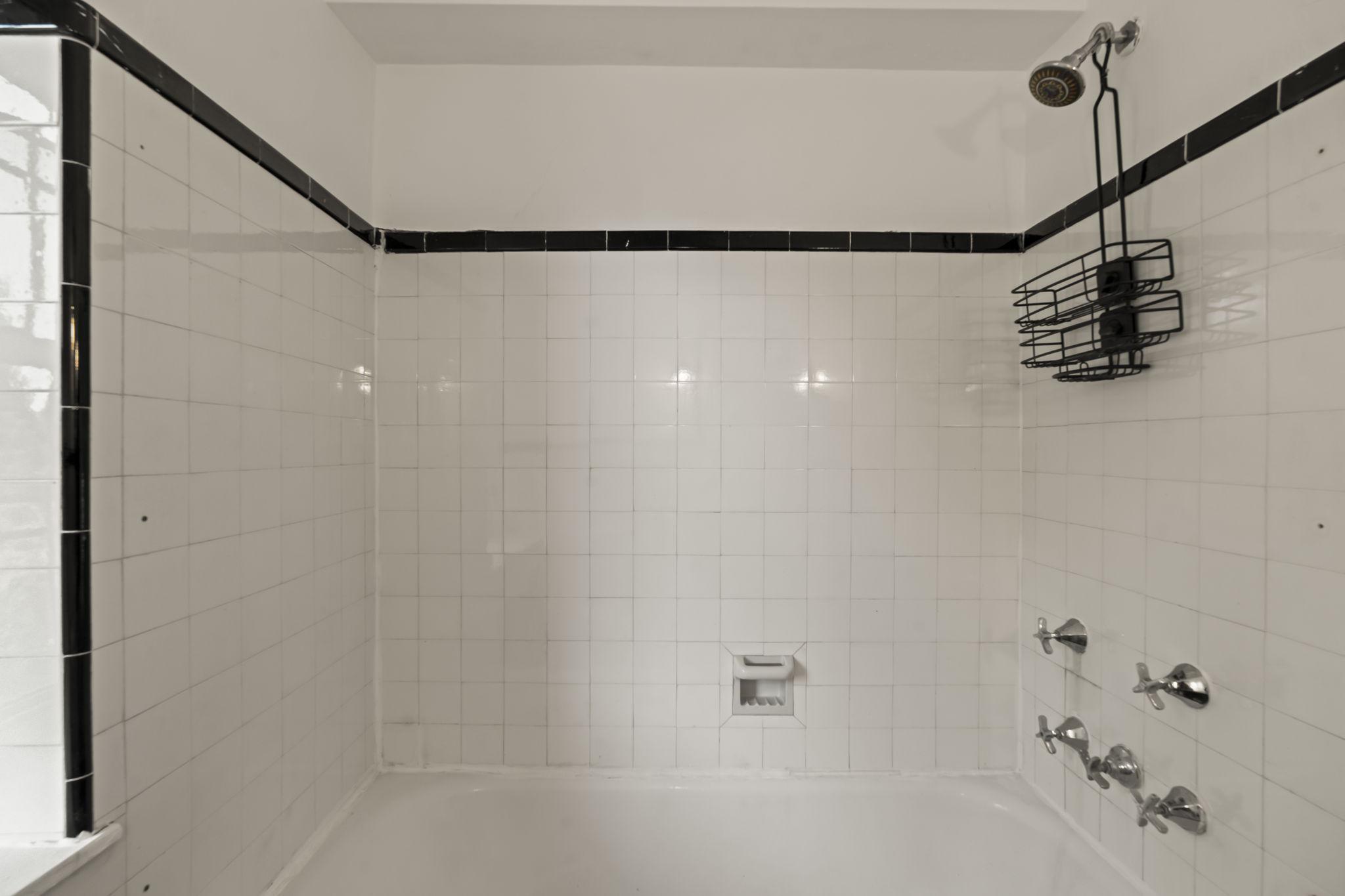 1401 Surrey Ln Property Photo 29