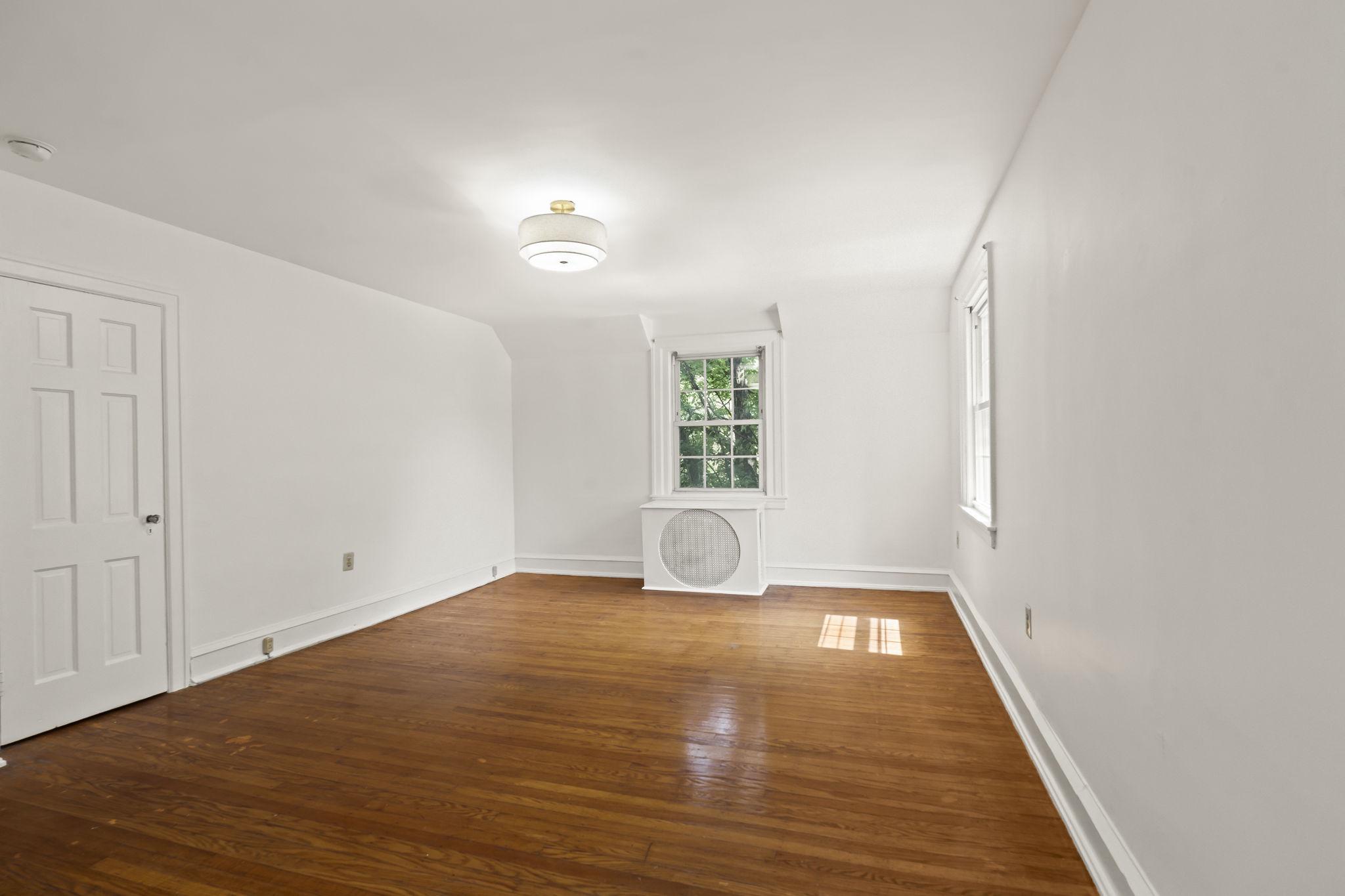 1401 Surrey Ln Property Photo 32