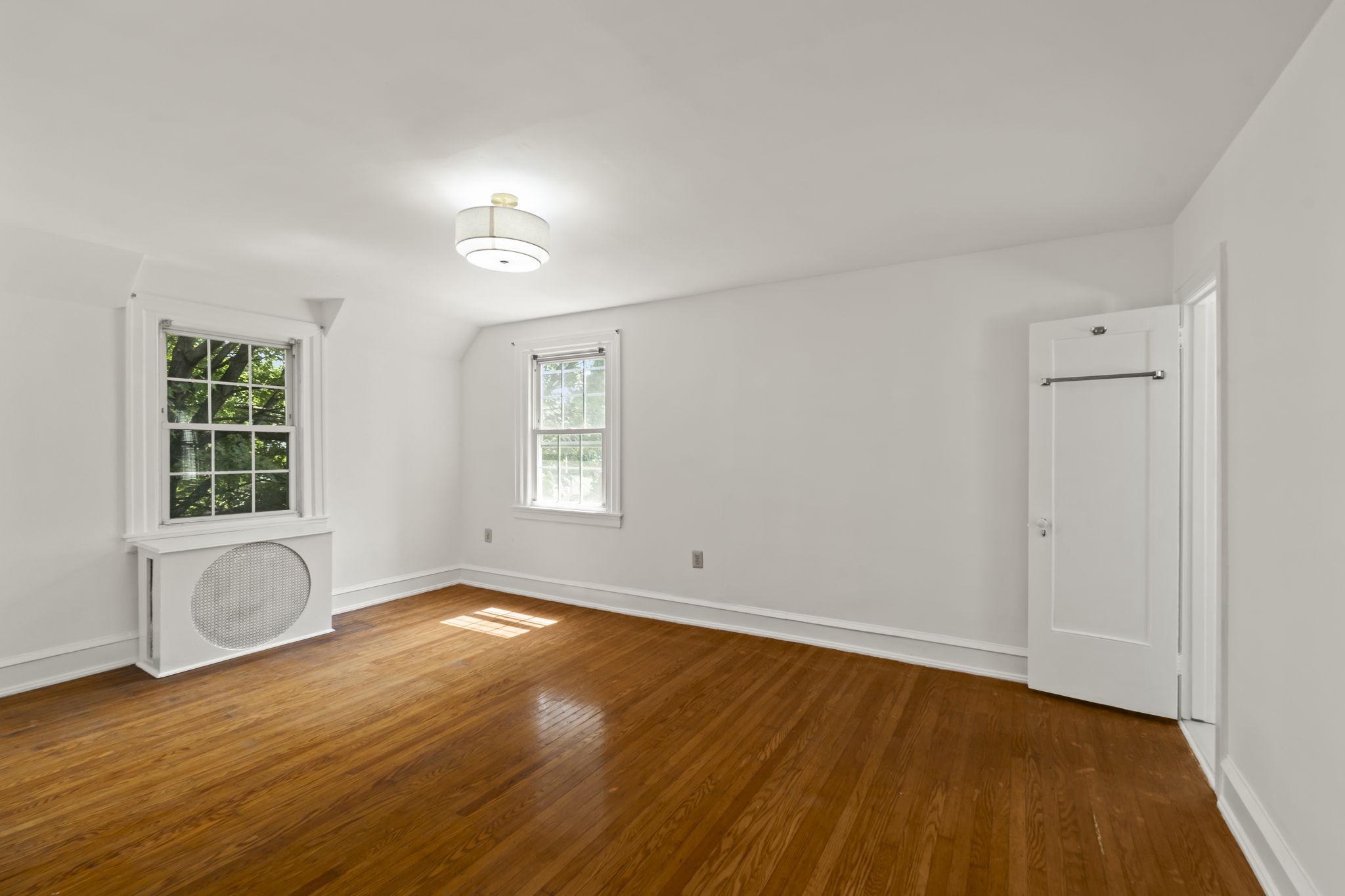 1401 Surrey Ln Property Photo 33