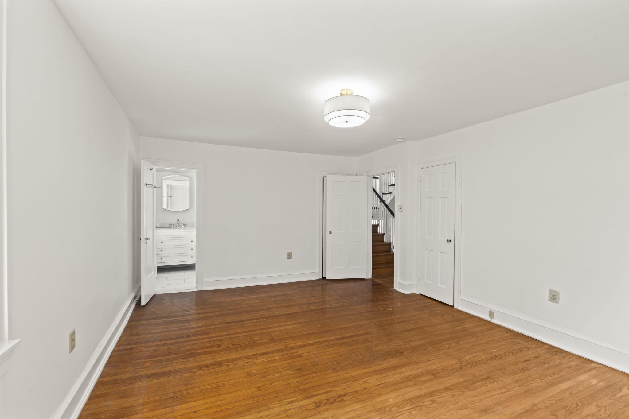 1401 Surrey Ln Property Photo 34