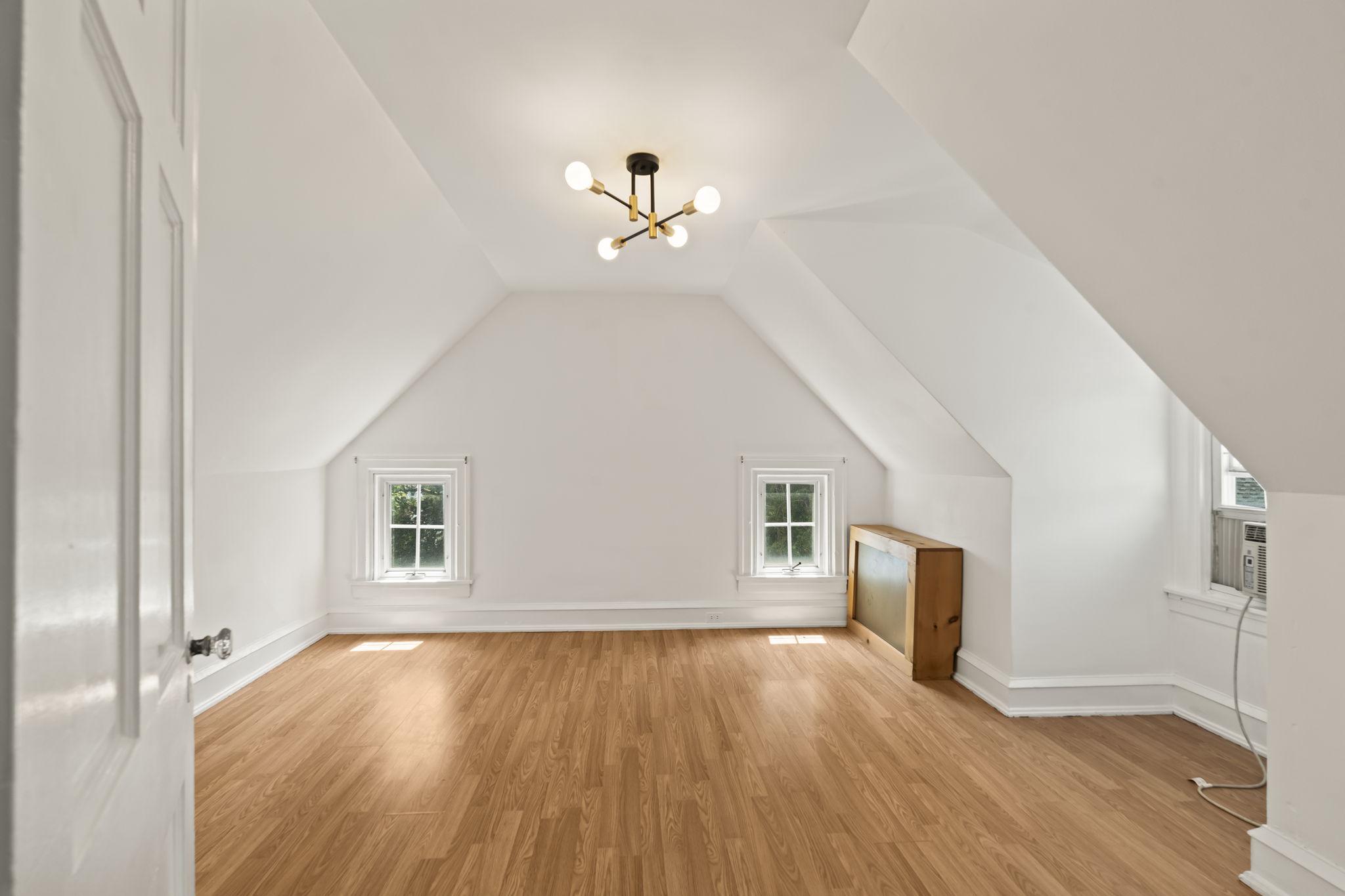 1401 Surrey Ln Property Photo 37
