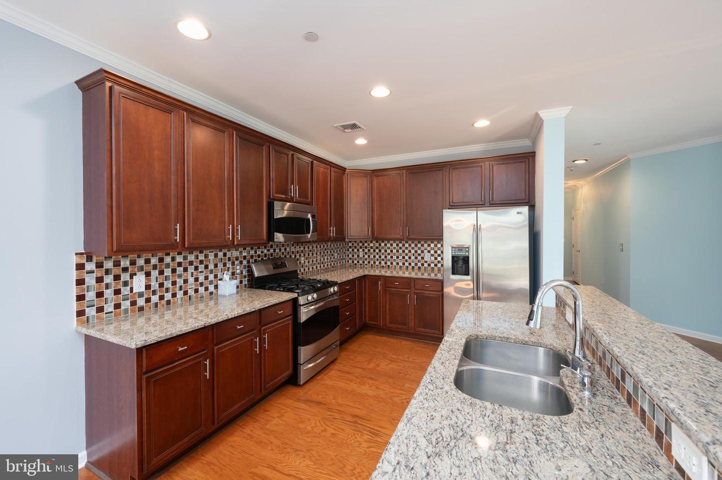 208 Carson Ter Property Photo 2