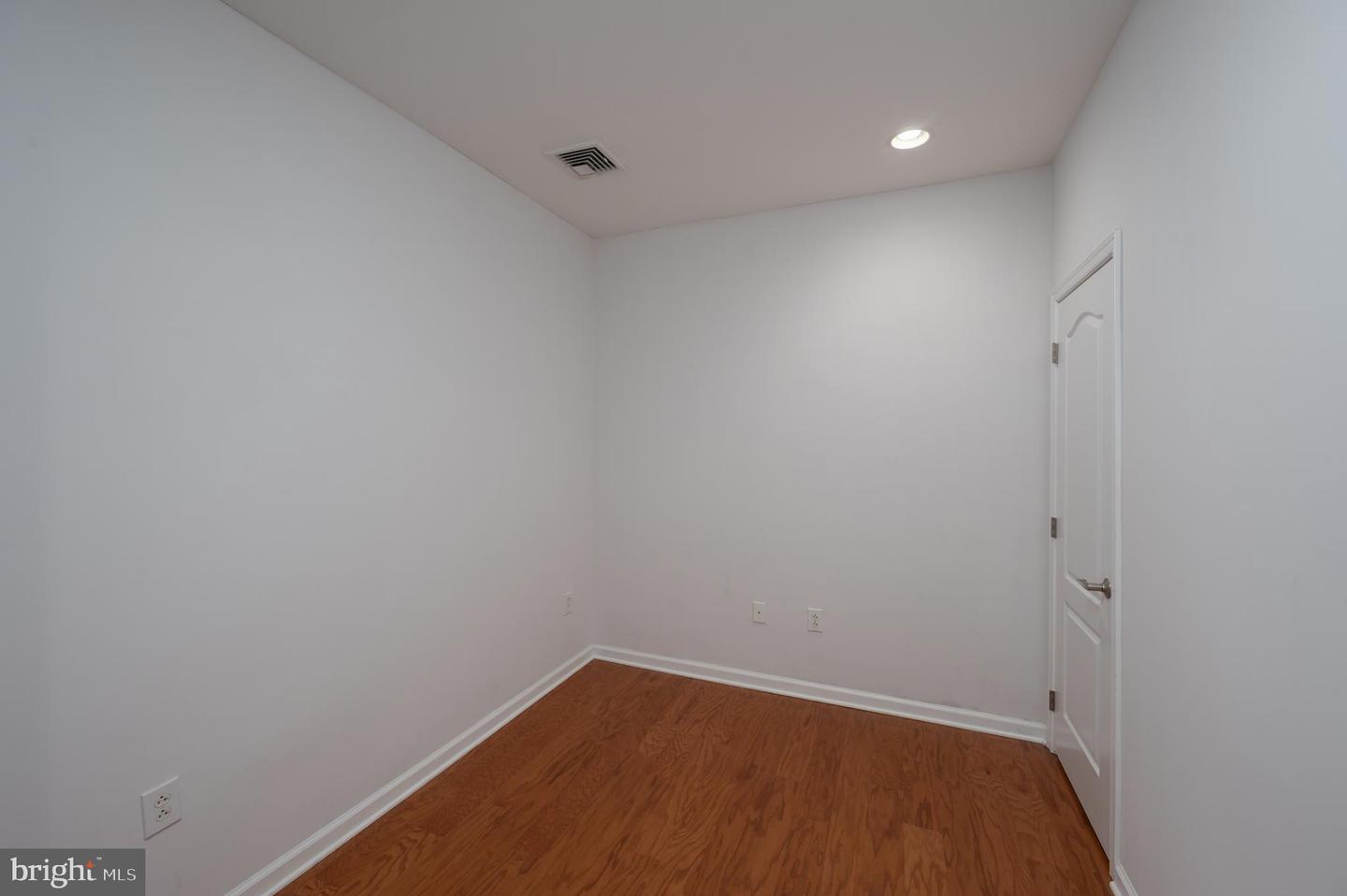 208 Carson Ter Property Photo 24