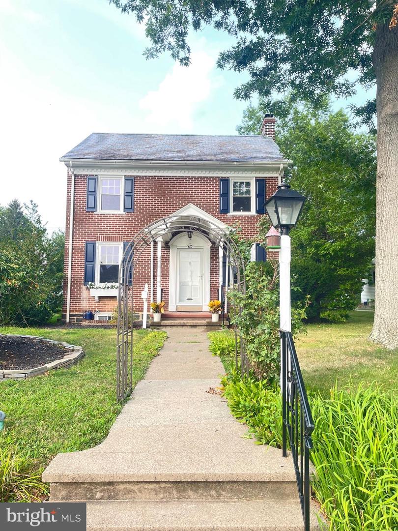 425 Pennsylvania Ave Property Photo 2