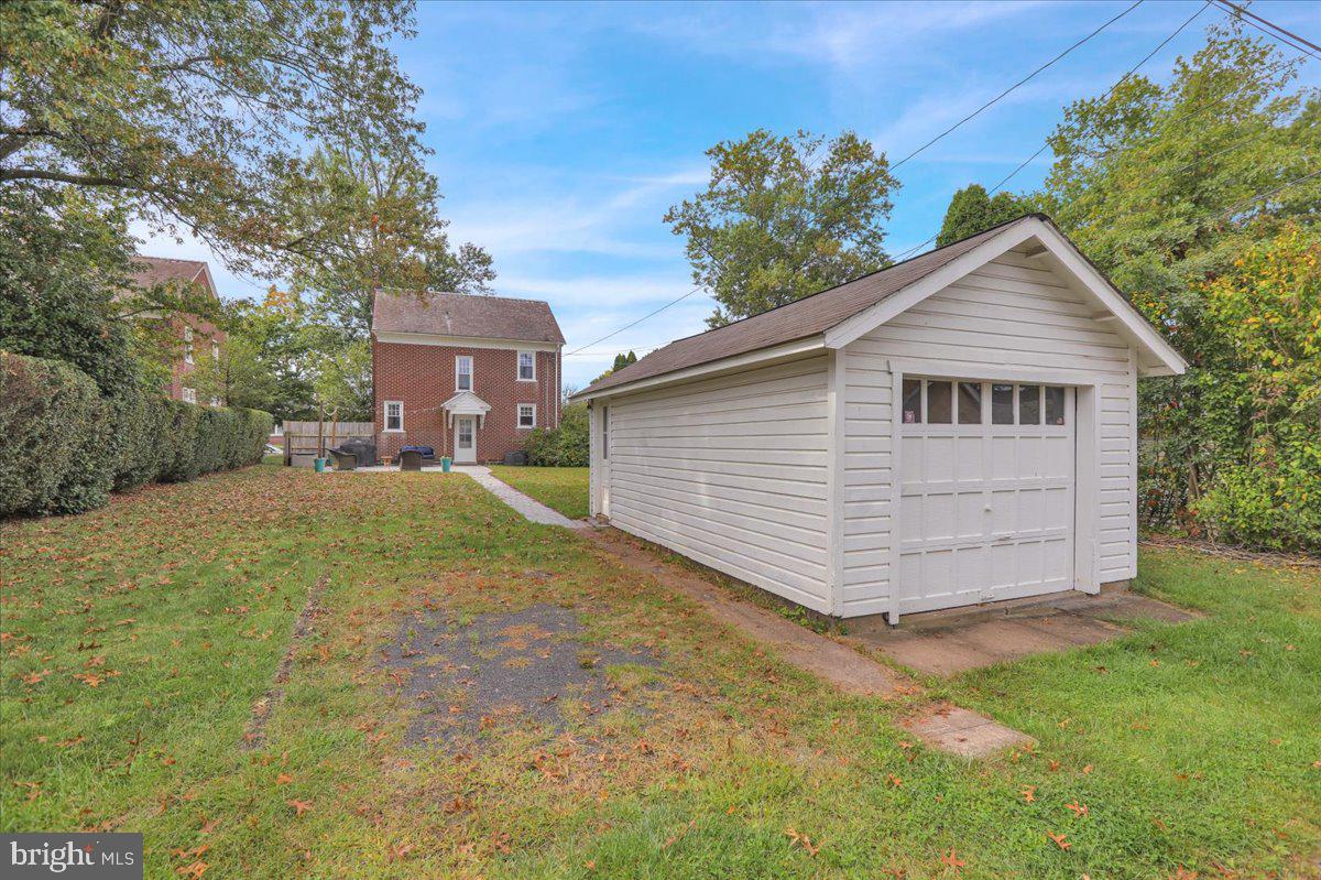 425 Pennsylvania Ave Property Photo 29