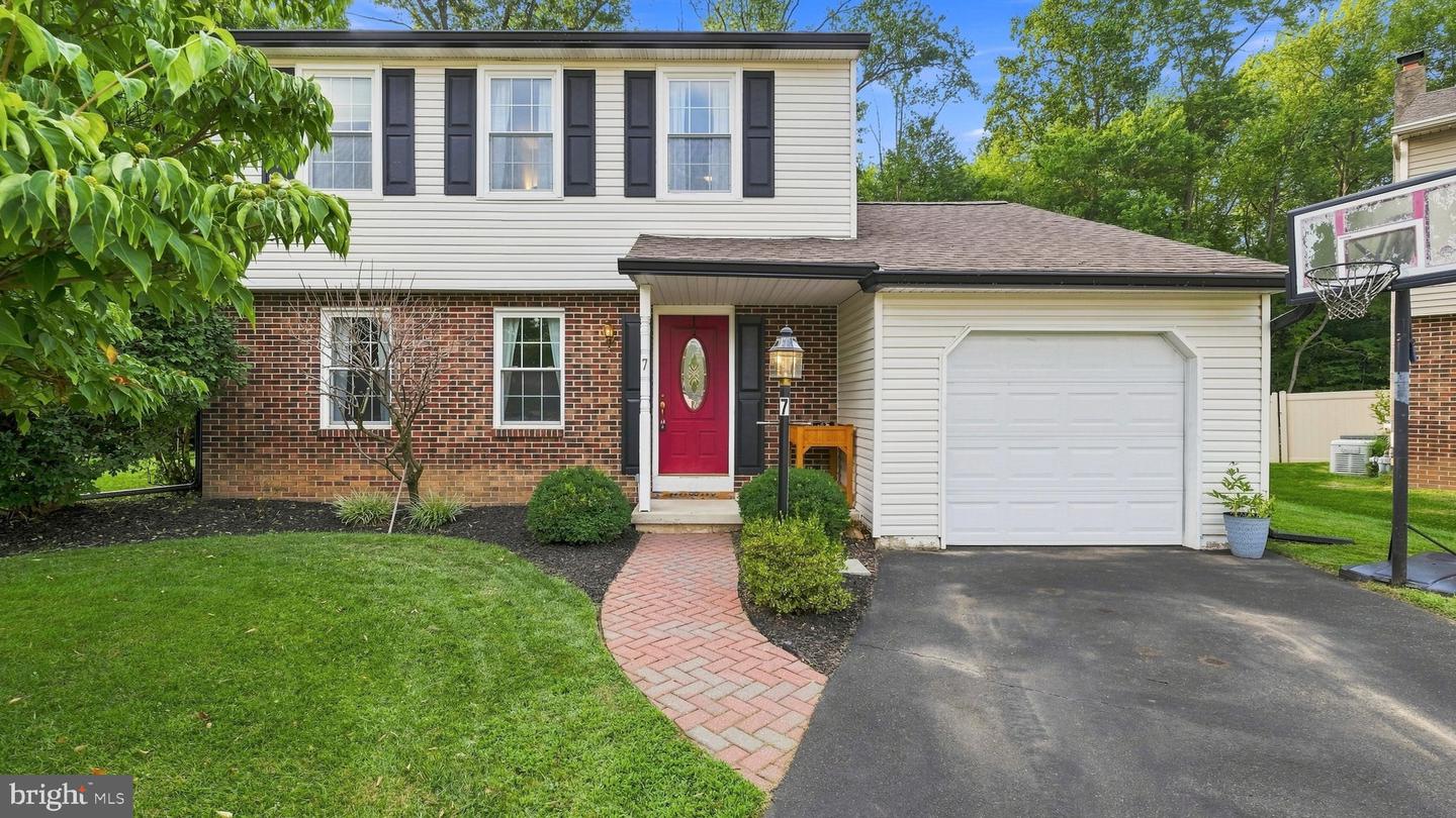 7 CHESWYCK CIR