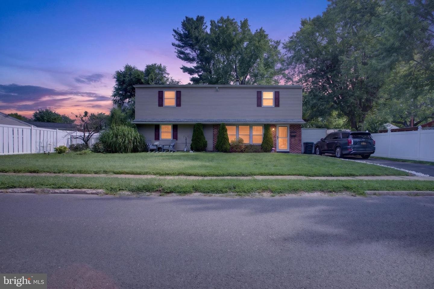 2741 Fernwood Ave Property Photo 38