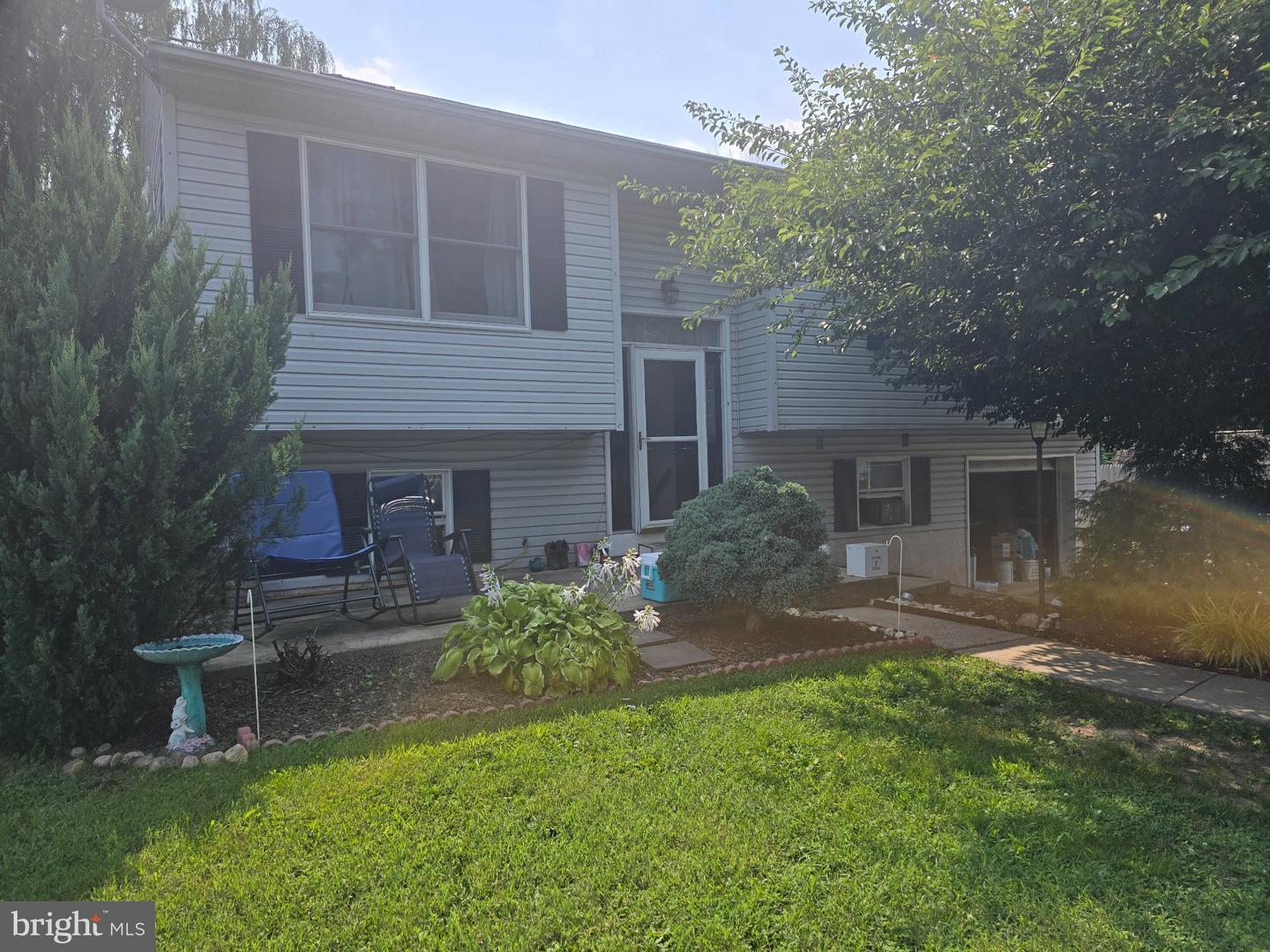 970 Valley Ln Property Photo 1