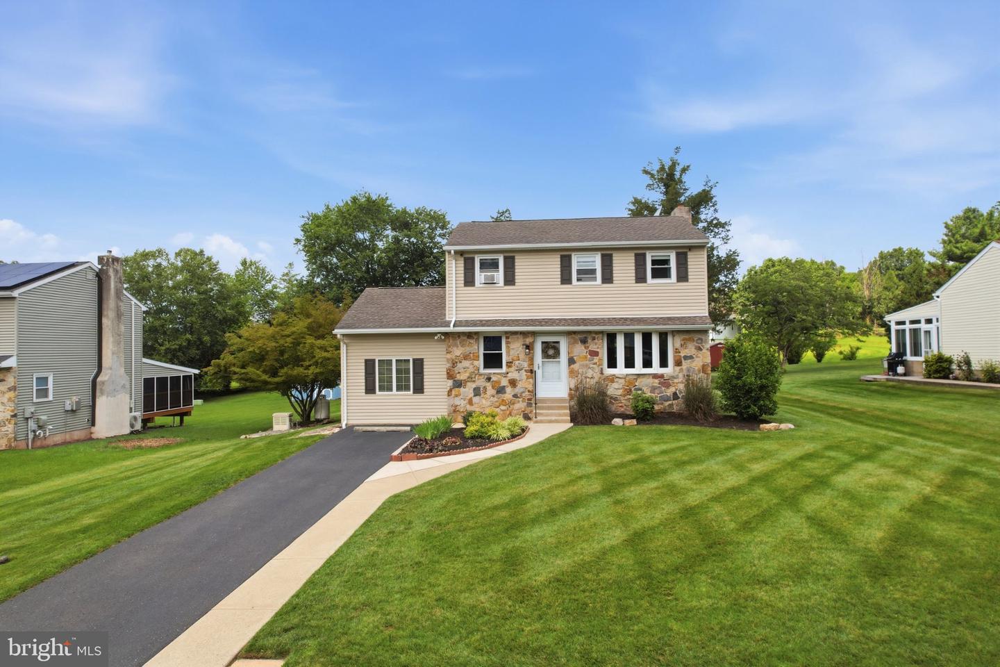 1385 Woodmere Rd Property Photo 2